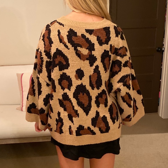 Oversized Cheetah Sweater - Picture 2 of 2